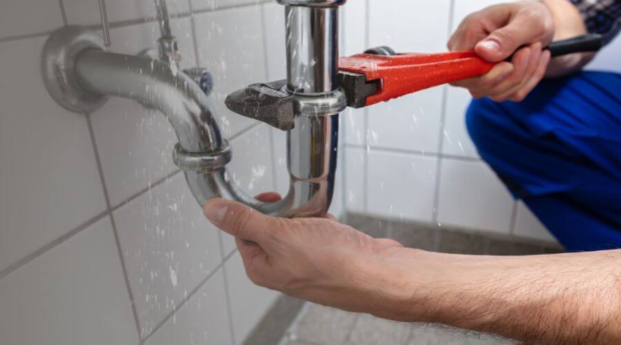 Expert burst pipe repair services in Windom, KS